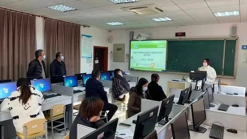 小标题：误区一：片面追求低价课程