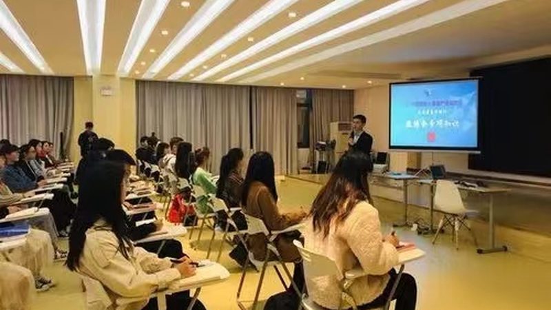 如何选择靠谱的心理咨询师线上培训机构？**